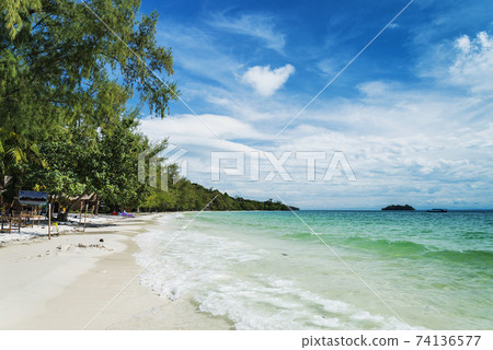 quiet empty paradise beach in koh rong near sihanoukville cambodia quiet empty paradise beach in koh rong near sihanoukville cambodia 74136577
