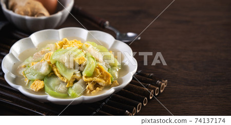 絲瓜 炒蛋 麻油 麻油絲瓜炒蛋 scrambled egg with loofah gourd 74137174