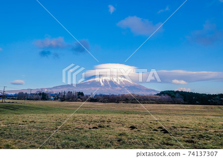 The shadow of Mt. Fuji 74137307