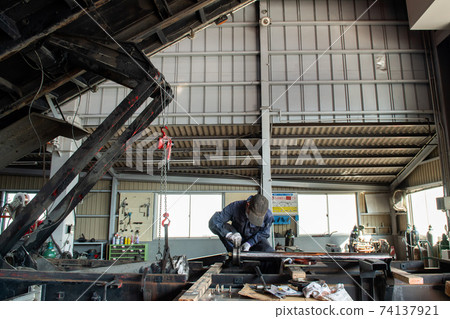 Maintenance 74137921