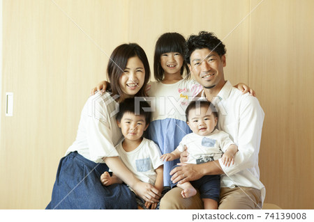 一家五口的肖像 一家五口的肖像 74139008