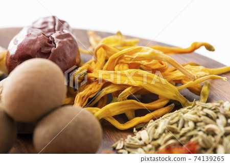 Yakuzen Chinese medicine white 74139265