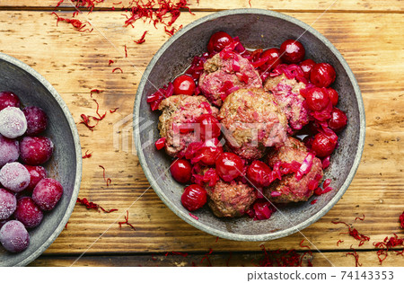 Lamb meatballs in cherry sauce 74143353