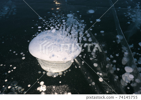 Mushroom-shaped ice bubble 74145755