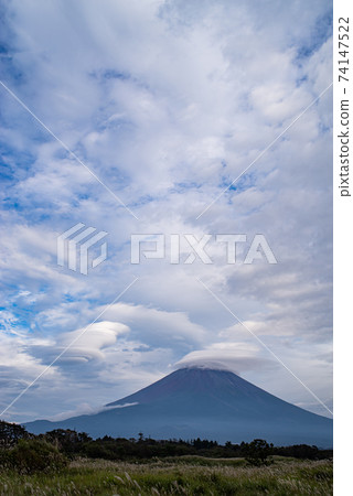 Kasakumo and Mt. Fuji Kasakumo and Mt. Fuji 74147522