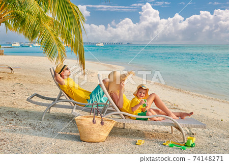 Family with three year old boy on beach 74148271