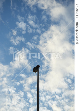 Blue sky and lamps: Tokyo Blue sky and lamps: Tokyo 74148323