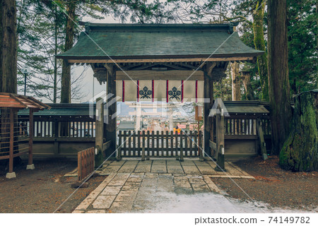 Scenery overlooking the Otorii from the wall gate [Suwa Taisha Upper Shrine Main Shrine] 74149782