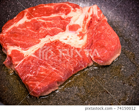 Juicy steak to enjoy at home Juicy steak to enjoy at home 74150012