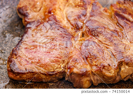 在家就能享用多汁牛排 在家就能享用多汁牛排 74150014