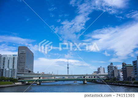 從榮泰橋看的東京晴空塔 從榮泰橋看的東京晴空塔 74151303