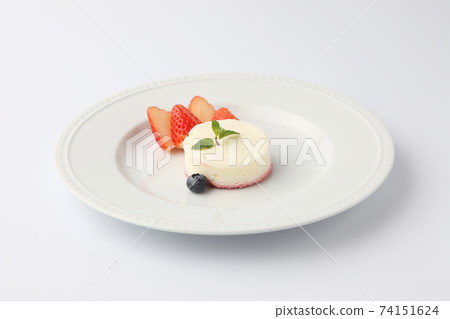 Rare cheesecake strawberry and blueberry white background Rare cheesecake strawberry and blueberry white background 74151624