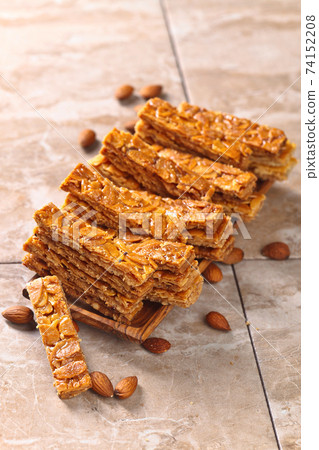 Crispy cookies with honey and almonds Crispy cookies with honey and almonds 74152208