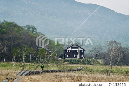山間小屋就在拐角處 山間小屋就在拐角處 74152653