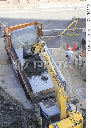 施工現場地基工程從開挖工程中進行土石方工程 施工現場地基工程從開挖工程中進行土石方工程 74159830