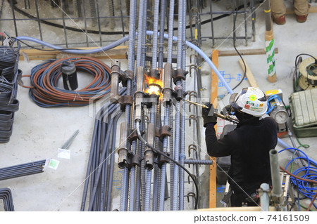 Construction site skeleton work (Kutaikouji) Reinforcing bar pressure welding work Construction site skeleton work (Kutaikouji) Reinforcing bar pressure welding work 74161509