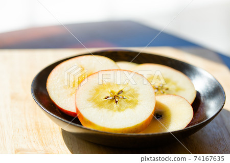 Phantom apple (komitsu) Phantom apple (komitsu) 74167635