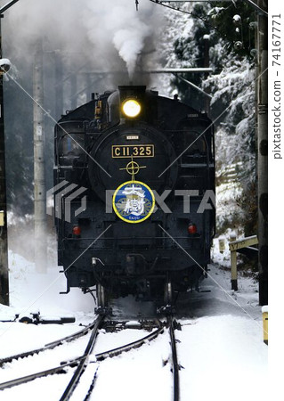 在雪道上行駛的蒸汽機車... SL Taiki / C11-325 74167771