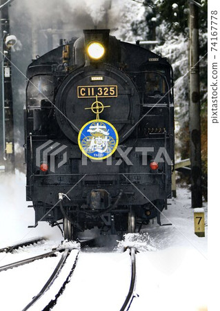 在雪道上行駛的蒸汽機車... SL Taiki / C11-325 74167778