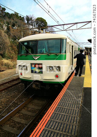 JNR limited express approaching the end ... Izu dancer, limited express "Odoriko" 185 series 74167823