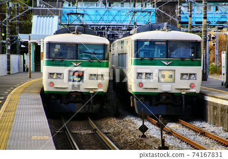 JNR limited express approaching the end ... Izu dancer, limited express "Odoriko" 185 series 74167831