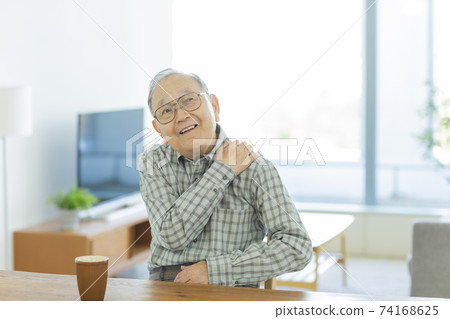 Stiff shoulder senior man Stiff shoulder senior man 74168625