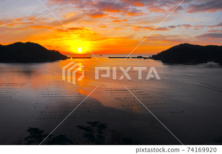 Sunrise, Sanriku coast, dawn of Ofunato Bay, the sun rising from the Pacific Ocean 74169920