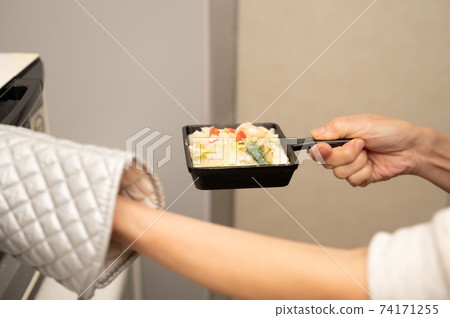 奶油煮海鮮和蔬菜 奶油煮海鮮和蔬菜 74171255
