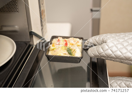 奶油煮海鮮和蔬菜 74171257