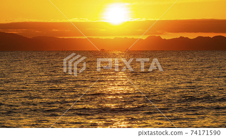 Dawn on the Miura Beach, Miura City, Kanagawa Prefecture, on the Shonan Miura Peninsula 74171590