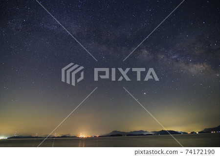 Spring starry sky in Setouchi, the Milky Way flowing through Shimanami Spring starry sky in Setouchi, the Milky Way flowing through Shimanami 74172190