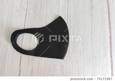 Black urethane mask 74172967