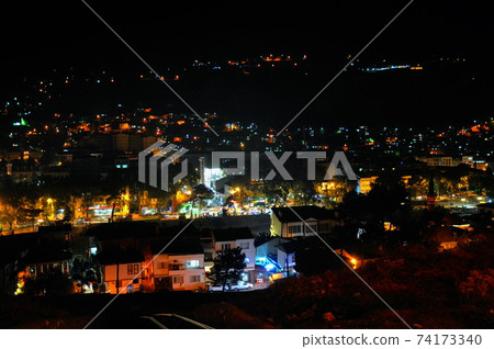 阿馬西亞,土耳其安納托利亞古城的夜景 阿馬西亞,土耳其安納托利亞古城的夜景 74173340