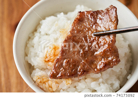 Eat yakiniku with rice Eat yakiniku with rice 74173892