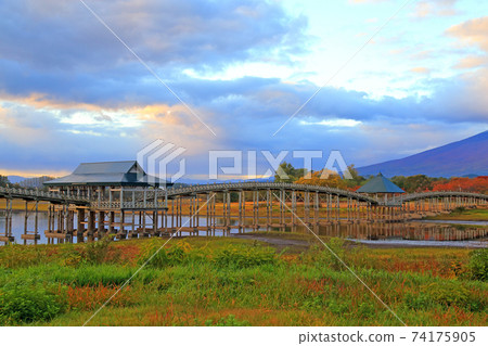 Tsuru no Maihashi in the early morning Tsuru no Maihashi in the early morning 74175905