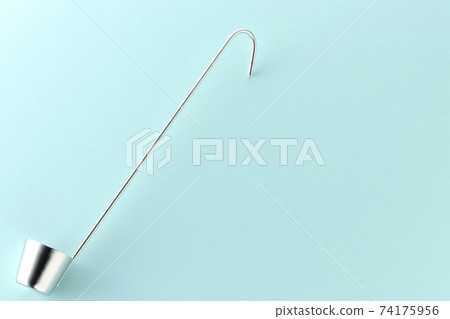 Canro ladle scooping plum wine and syrup Canro ladle scooping plum wine and syrup 74175956