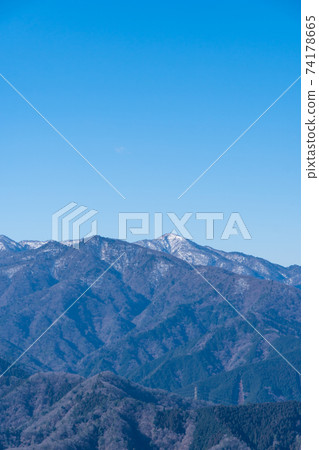 The summit of Mt. Tanzawa seen from the Bukkasan Observatory (Miyama Sanso looks small at the peak of the central distant view) 74178665