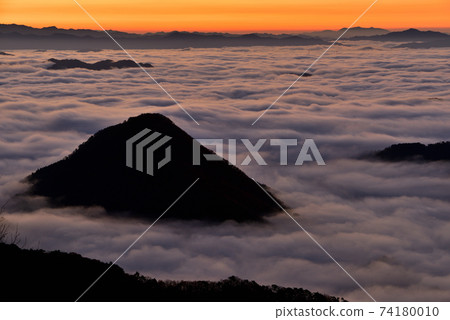 Sea of clouds in the Fukuchiyama basin from Mt. Oe 74180010