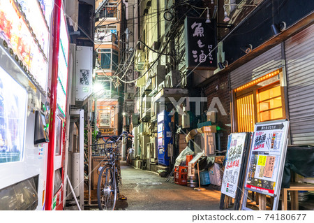《東京》位於電暈的新橋酒吧，緊急狀態下的短時營業 74180677