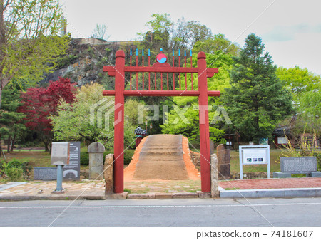 Spring of Mannyeongyo Bridge in Yeongsan, Changnyeong, Gyeongnam, South Korea, Asia 74181607