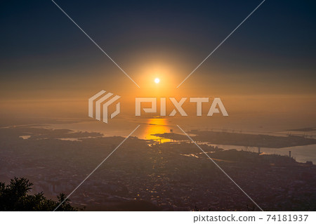 《Hyogo Prefecture》 The sunrise of Kikuseidai, one of Japan's three major night views 《Hyogo Prefecture》 The sunrise of Kikuseidai, one of Japan's three major night views 74181937