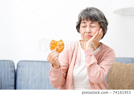 吃仙貝的女高管 74181953