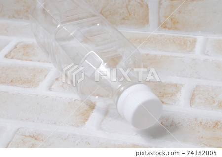 PET bottles, plastics, recyclable waste, resources, recycling, environmental issues, environment, recyclable waste, containers PET bottles, plastics, recyclable waste, resources, recycling, environmental issues, environment, recyclable waste, containers 74182005