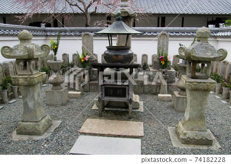 Scenery of Yoshishi Tomb (Hanadake Temple) / Ako City, Hyogo Prefecture 74182228