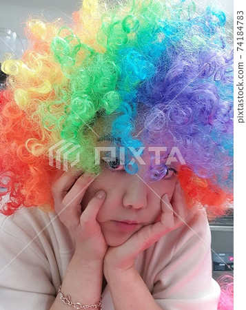 韓國女人戴著時尚假髮 74184783