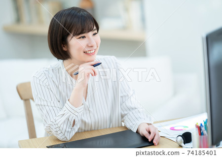 女遠程辦公遠程辦公個人計算機設計師 74185401