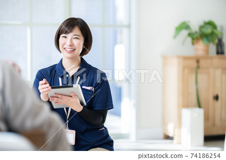 Long-term care image Caregiver Long-term care staff Female long-term care staff 74186254