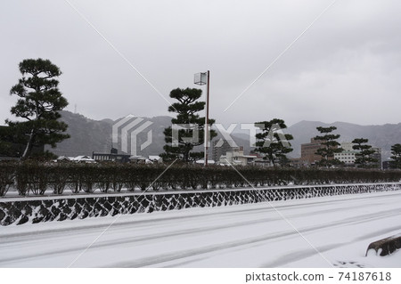 Cold wave invasion Hagi no Yado Tomoe in front of Tsunemoe Ryokan 74187618