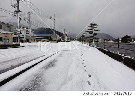 Tsunemoe Ryokan旅館前的寒潮入侵Ha之宿友江 74187619