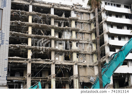 Building demolition work 74191314